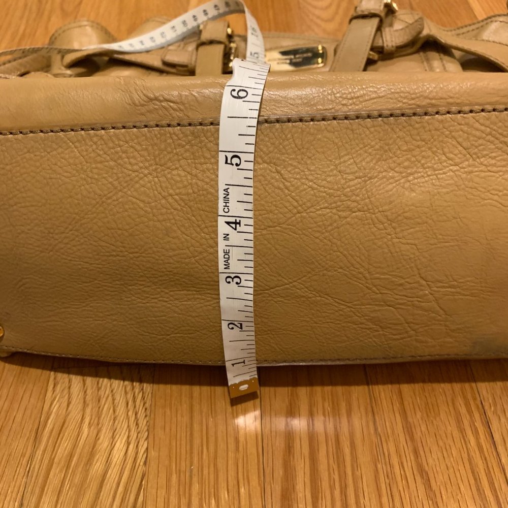 Michael Kors Tan Leather Gansevoort Tote Bag - Picture 13 of 15